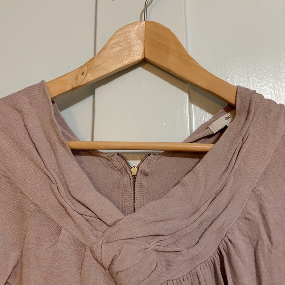 Gap Women’s Detailed Sweater - Picture 2 of 3